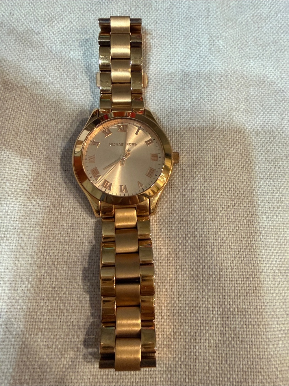 Michael Kors Rose Gold Tone Bracelet Watch with Champagne Dial. Needs battery